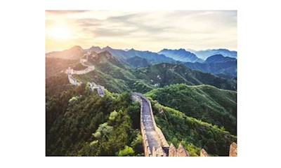 Chinesische Mauer im Sonnenlicht