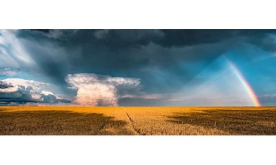 Mystisches Regenbogenwetter