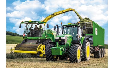 Traktor 6195M und Feldhäcksler 8500i, mit Siku Traktor